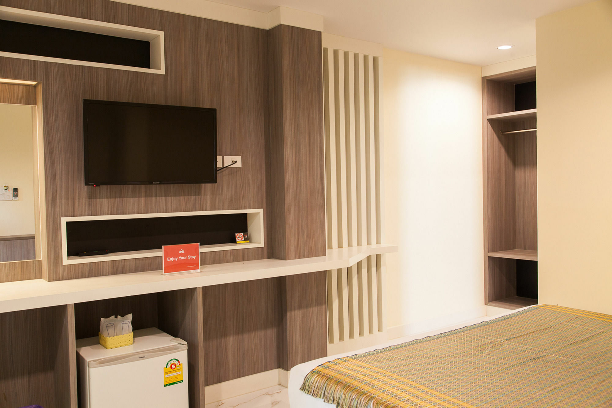 Zen Rooms Samsen 3 Bangkok Exteriör bild