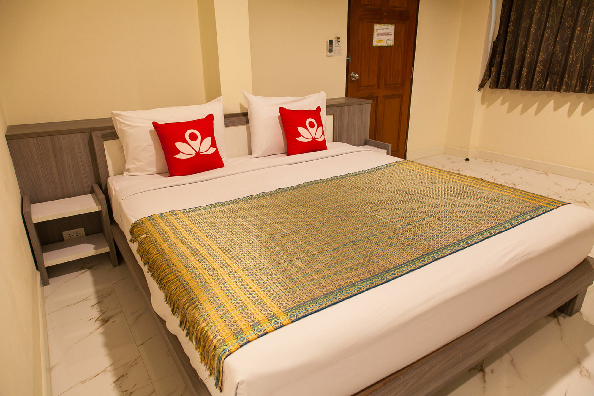 Zen Rooms Samsen 3 Bangkok Exteriör bild